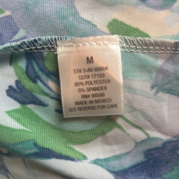 Blue Sol cap Sleeve Floral Blouse, size medium, excellent used condition - Picture 7 of 7